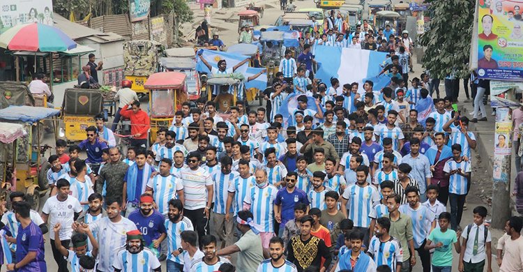 মুন্সীগঞ্জে আর্জেন্টিনার আনন্দ মিছিলে ব্রাজিলের সমর্থকরা
