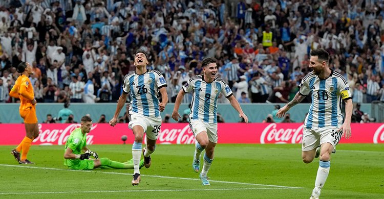 ‘অরেঞ্জ অ্যালার্ট’ উড়িয়ে দিয়ে শেষ চারে আর্জেন্টিনা