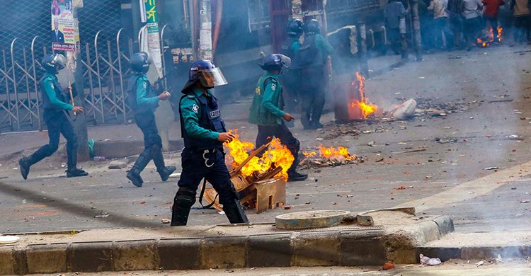 বাংলাদেশে ফের সংঘাতের রাজনীতি?