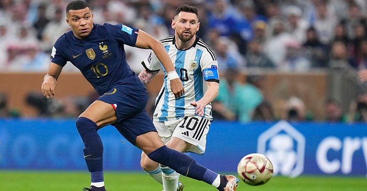 যেখানে মেসিকে ছাড়িয়ে গেছেন এমবাপ্পে