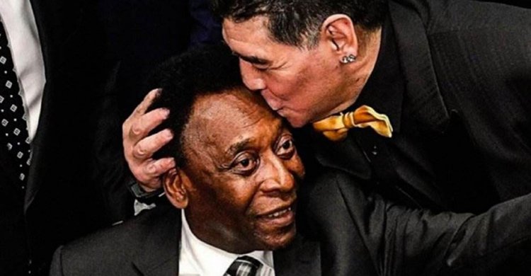 ‘একদিন আমরা একসঙ্গে আকাশে ফুটবল খেলব’-ম্যারাডোনার মৃত্যুর পর বলেছিলেন পেলে