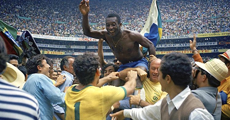 বিদায় কিংবদন্তী পেলে, কাঁদছে ফুটবল বিশ্ব